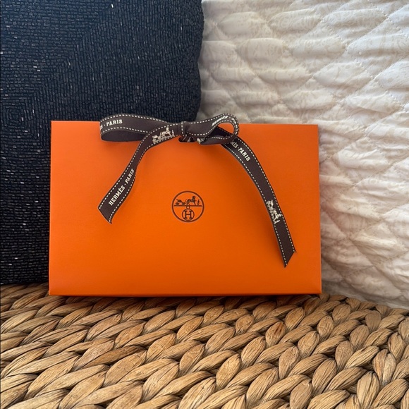 Hermès Orange Gift Box with Ribbon - Picture 1 of 3